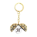 Gros plan d'un porte-clés tournesol doré ouvrant avec détail de la lettre H gravée - Style Lettre H (T00032) / Or