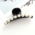 Elegante pinza de resina negra para el cabello con perlas blancas y pedrería dorada brillante - Grande