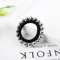 Élastique à cheveux élégant avec perles métalliques argentées polies et cordon noir - Argent