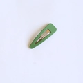 Pinza para el pelo de metal verde mate en forma de gota con acabado minimalista Morandi - Verde