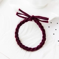 Elastico per capelli intrecciato color bordeaux con elegante nodo su sfondo bianco - Borgogna