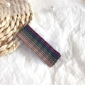 Barrettes à cheveux ondulées mates aux couleurs acidulées sur fond blanc épuré - Style Ondulé Tons Terre