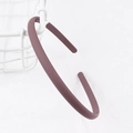 Dettaglio del cerchietto color malva opaco con denti antiscivolo sul lato interno - Rosa antico