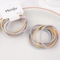 Close-up van kleurrijke gevlochten elastische haarbanden in pastelkleuren met plastic sluiting - Effen Gemengde Kleuren