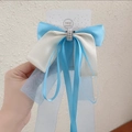 Détail d'une pince à cheveux nœud faite main avec rubans satinés et perles - Pince Bec de Canard Nœud Ruban Bleu Ciel
