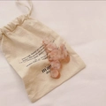 Detalle de pinza para el pelo en acetato rosa y crema con acabado de textura mármol - Rosa melocotón