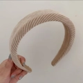 Retro Khaki Cord-Haarreif für Damen mit gepolsterter gerippter Stofftextur - Beige