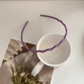Detail view of purple wavy resin headband with non-slip teeth on a white mug backdrop - Taro Purple