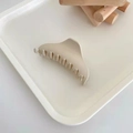 Elegant cream-colored matte hair claw clip for thick hair in a minimalist aesthetic - Trapezoidal Style / Beige
