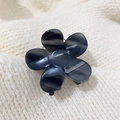 Detalle de pinza para el pelo con diseño de flor, mármol negro y texto Handmade - Negro y Gris