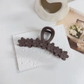 Dettaglio molletta per capelli opaca caffè scuro con eleganti decorazioni floreali 3D - Caffè Opaco