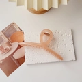 Extra große pfirsichrosa Haarklammer im Kreuzring-Design mit glänzendem Finish - Transparentes Orange
