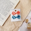 Détail de barrettes à cheveux nœud orange et bleu mat sur carte de présentation - Style Nœud (Orange + Bleu Marine)