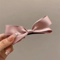 Fermaglio per capelli con fiocco in raso rosa e struttura elegante a doppio strato - Fermaglio a Becco d'Anatra Fiocco Rosa 3D
