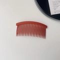 Detail of 20-tooth matte brick red hair comb with non-slip curved resin design - Plain Hair Comb - Orange Red