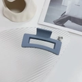 Molla per capelli rettangolare blu nebbia opaco con un design geometrico traforato - Quadrato Blu Caligine-8.5cm