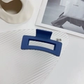 Pinza per capelli rettangolare blu opaco esposta su un vassoio decorativo bianco - Quadrato Blu Navy-8.5cm