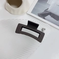 Molla per capelli rettangolare marrone scuro opaco su vassoio espositivo bianco - Quadrato Caffè Scuro-8.5cm