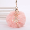 Porte-clés pompon rose en fausse fourrure avec danseuse de ballet et strass brillants - Pompon de 8 cm / Rose