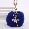 Vue détaillée du pendentif ballerine avec pompon bleu en fausse fourrure et strass - Pompon de 8 cm / Bleu Saphir