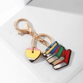 Dettaglio del portachiavi per insegnanti con matita a cuore e libri colorati - Libro + Matita Cuore
