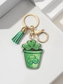 Nahaufnahme von St. Patrick's Day Schlüsselanhänger mit Quaste und Kleeblatt-Anhänger - Gnom-Topf-Stil (1)