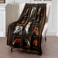 Flanelldecke mit Vintage-Pferdeporträt-Galeriedruck auf einem Samtsessel drapiert - 100x150cm