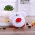 Spilla natalizia a LED con orsetto di peluche bianco e dettagli in tessuto rosso - Orso Bianco con Luce