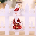 Addobbo Babbo Natale in tessuto scozzese con lunga barba bianca e cordino dorato - Stile Babbo Natale con Gonna Lunga a Quadri Rossi (B-C63)