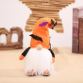 Gnomo di Halloween con cappello arancione, toppe di pipistrello e piedi decorati a zucca - Gnomo Zucca (Arancione con Luce)