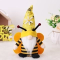 Gnomo ape in peluche con ali a strisce e cappello con margherite per decoro casa - Ornamento Stile Uomo