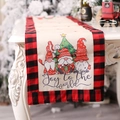 Camino de mesa navideño con gnomos, bordes de cuadros rojos y negros y Joy to the World - Estilo de Gnomo con Gorro de Rayas (J-JY82)