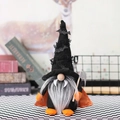 Gnome d'Halloween vampire en peluche noire avec cape orange et accessoire de faux - Gnome Vampire Orange (X-Y44)