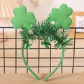 St. Patrick's Day Haarreif in Grün mit Kleeblättern und glänzender Lametta-Deko - Grünes Samt-Stirnband