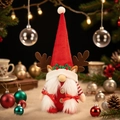 Gnomo de Navidad con gorro de reno rojo, barba blanca y fondo festivo con luces decorativas - Adorno de Gnomo del Bosque / Sombrero Rojo Astas (D-BJ36)