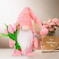 Pluche Moederdag kabouter met roze tulpen voor feestelijke decoratie in huis en kamer - Roze Hoed Kabouter met Boeket