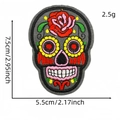 Mexicaanse schedel borduurpatch met rode rozen en zonnebloemen voor kledingstukken - Grijs