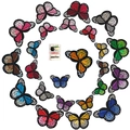 Set di toppe ricamate a farfalla colorate con mini kit da cucito su sfondo bianco - Set Base di Toppe Farfalla Con Kit da Cucito