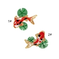 Dettaglio di toppe ricamate con carpe koi e fili d'oro ad alta densità per decorazione - Stile Uno E Stile Due