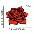 Dettaglio della toppa ricamata rosa rossa con dimensioni 4,6cm x 5,4cm e trama del ricamo - Stile rosa rossa (AZ24113C2-4-4)