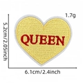 Détail de l'écusson brodé en forme de cœur jaune avec texte Queen rouge et 6,1 cm de large - Queen (Patch Cœur 15#)