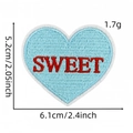 Écusson brodé cœur bleu avec texte Sweet rouge et dimensions pour vêtement - Sweet (Patch Cœur 28#)