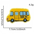 Detail der gelben Schulbus-Chenille-Aufnäher mit Goldpailletten und Stickereitextur - Gelber Schulbus / Lernpatch 4#