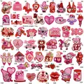 Vista dettagliata di 50 toppe ricamate rosse e rosa a tema San Valentino - Assortimento di Patch per San Valentino (Misto)