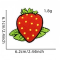 Rote Erdbeere Stickerei Aufnäher mit grünen Blättern und gelben Samen, 6,1x6,2cm - Erdbeerbeet Nr. 3