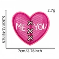 Patch ricamata a cuore rosa con testo ME YOU e cuciture nere, misura 7x6.3cm - Cuore ME AND YOU (15#)