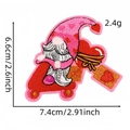 Toppa ricamata gnomo con cuore rosa per bagagli, larghezza 7,4 cm e altezza 6,6 cm decoro - Gnomo con Cuore (20#)