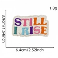 Rechthoekige 'STILL I RISE' geborduurde patch met gekleurde draden op crèmekleurige stof - Rechthoekig Still I Rise (#4)