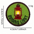Toppa lanterna Guiding Light con sfondo verde e ricamo rosso su distintivo tondo - Stile Lanterna Luce Guida (AZ2507E5-2-14#)