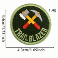 Toppa ricamata Trailblazer verde con asce incrociate per zaini da escursionismo - Stile Pioniere Asce (AZ2507E5-2-19#)